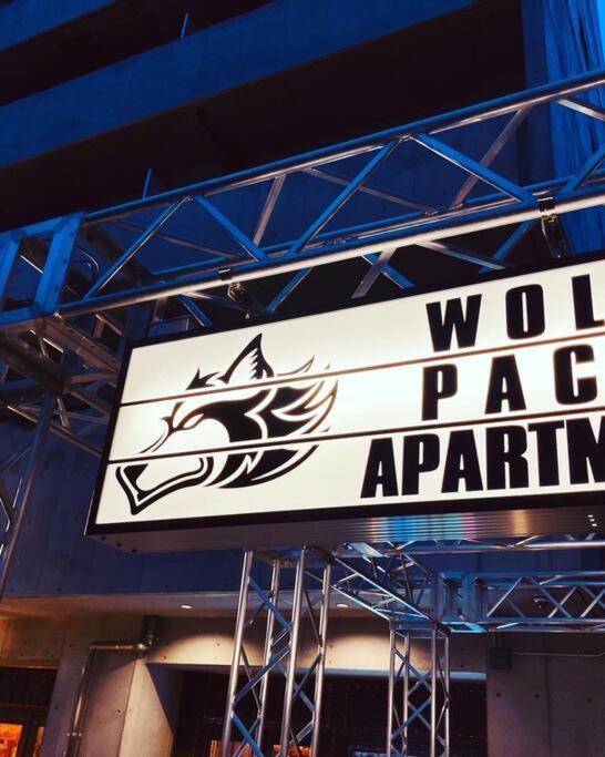 Wolf Pack Apartment 33 Osaka Buitenkant foto