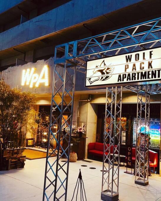 Wolf Pack Apartment 33 Osaka Buitenkant foto